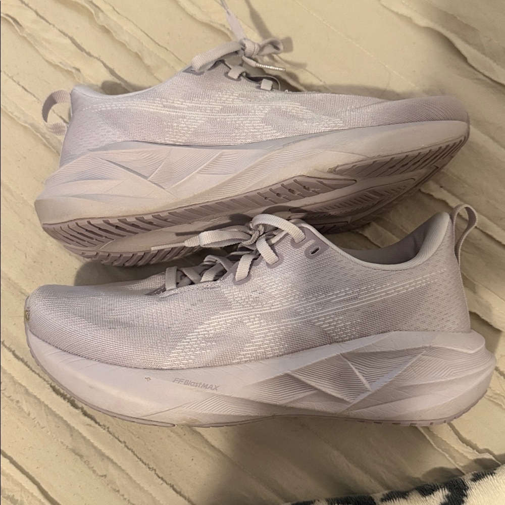 Women’s ASICS Novablast 5